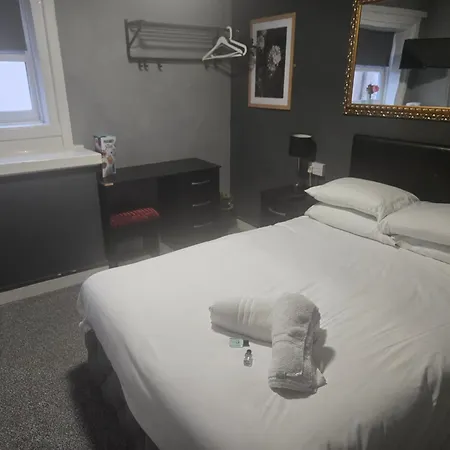 Peek-A-Booze - Budget Hotel - Adults Only-2